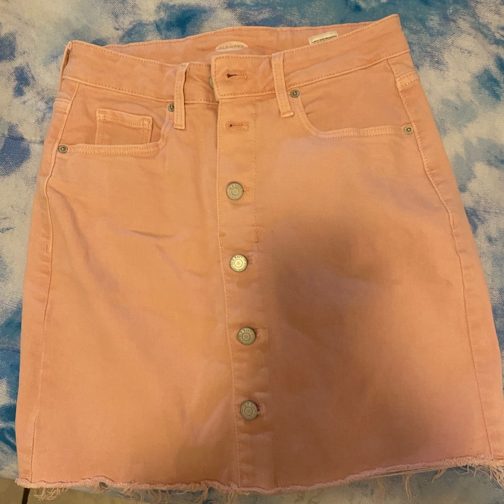 Super cute pink skirt!